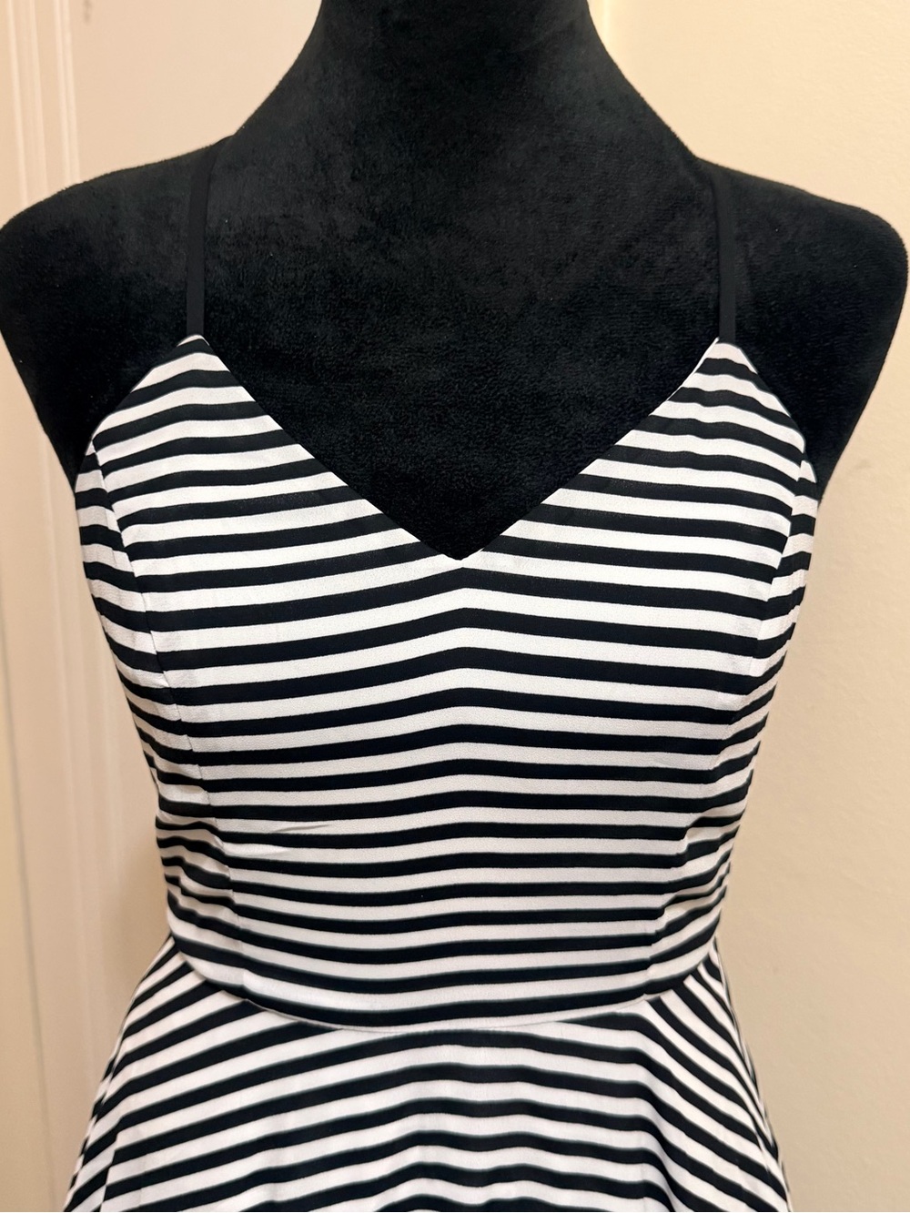 Express Black and White Striped Fit and Flare Skater Mini Dress Size 2 - NWOT - Picture 3 of 12